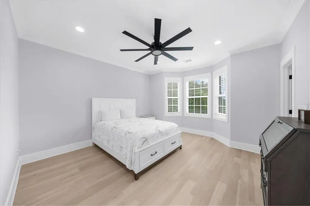 Loganville, Georgia 30052, United States, 5 Bedrooms Bedrooms, ,6 BathroomsBathrooms,Residential,Pending,132195