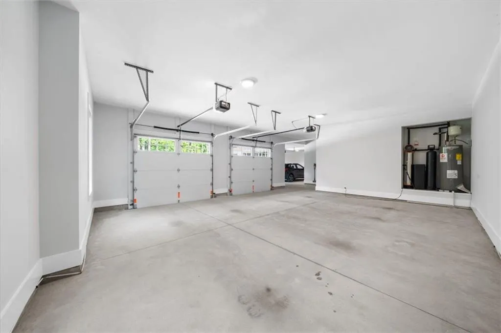 Loganville, Georgia 30052, United States, 5 Bedrooms Bedrooms, ,6 BathroomsBathrooms,Residential,Pending,132195