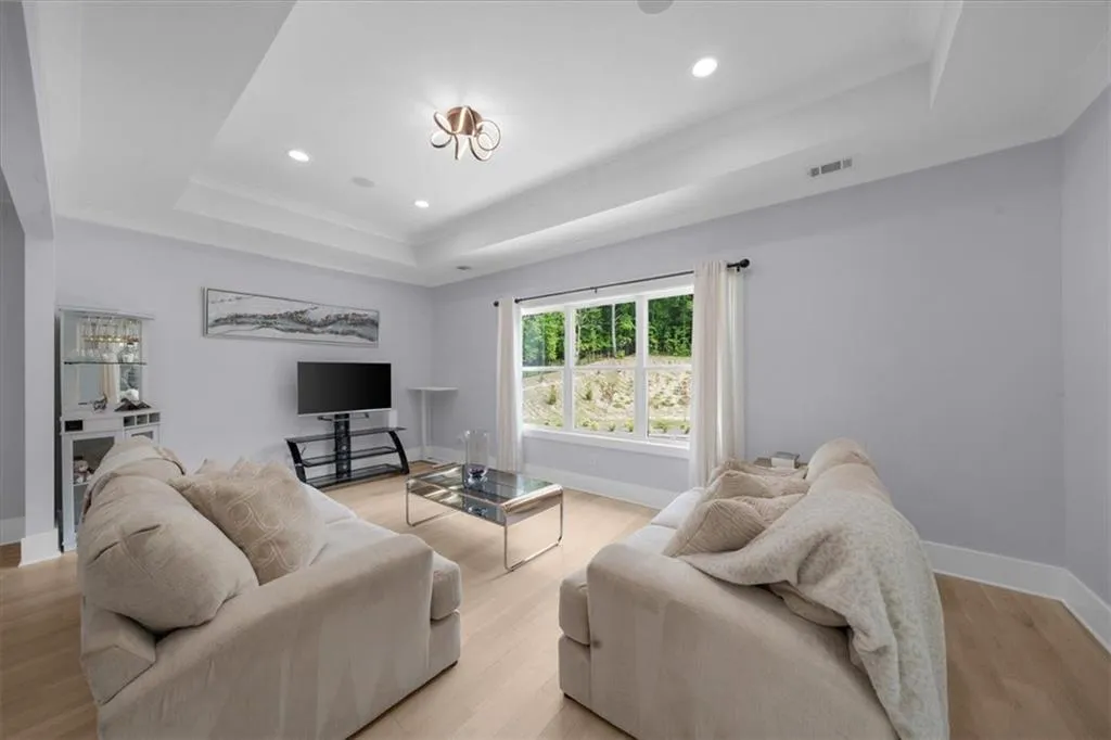 Loganville, Georgia 30052, United States, 5 Bedrooms Bedrooms, ,6 BathroomsBathrooms,Residential,Pending,132195