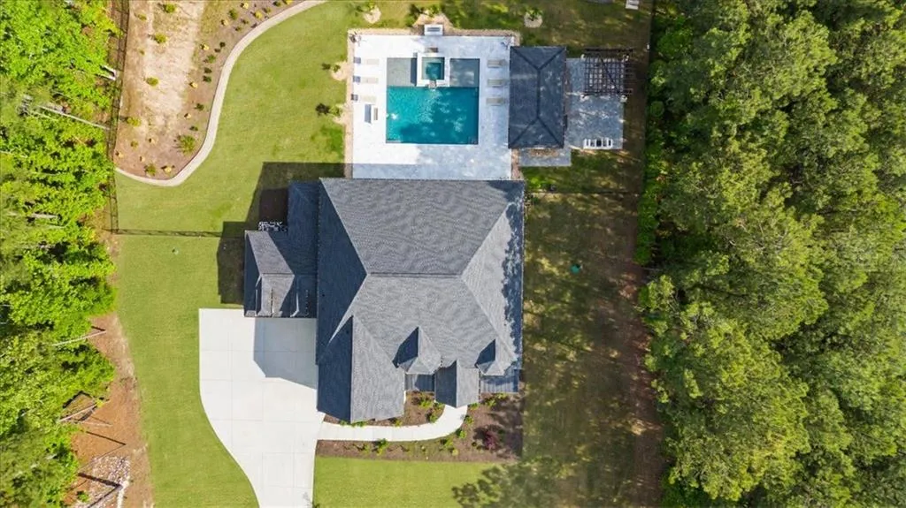 Loganville, Georgia 30052, United States, 5 Bedrooms Bedrooms, ,6 BathroomsBathrooms,Residential,Pending,132195