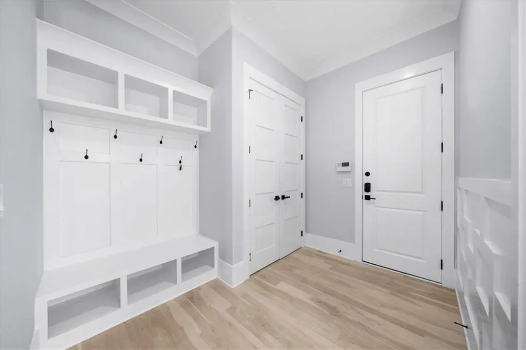 Loganville, Georgia 30052, United States, 5 Bedrooms Bedrooms, ,6 BathroomsBathrooms,Residential,Pending,132195