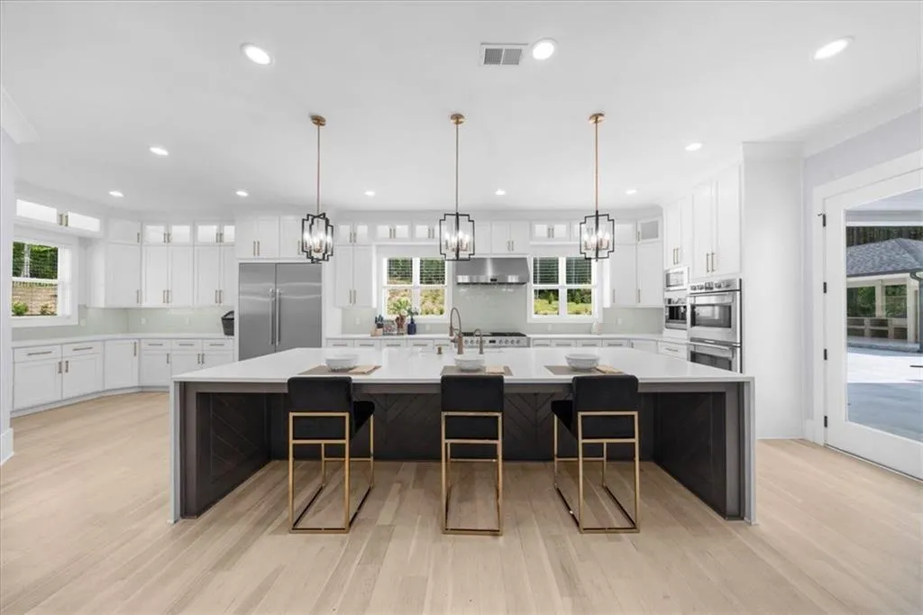 Loganville, Georgia 30052, United States, 5 Bedrooms Bedrooms, ,6 BathroomsBathrooms,Residential,Pending,132195