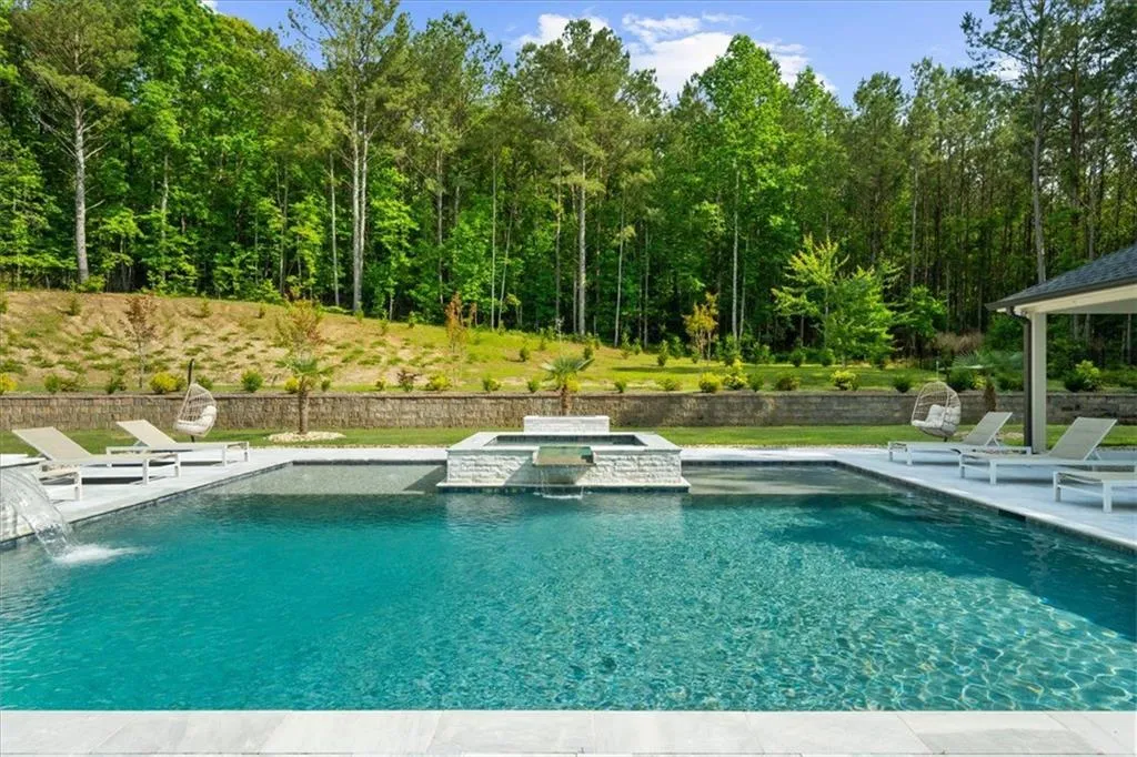 Loganville, Georgia 30052, United States, 5 Bedrooms Bedrooms, ,6 BathroomsBathrooms,Residential,Pending,132195