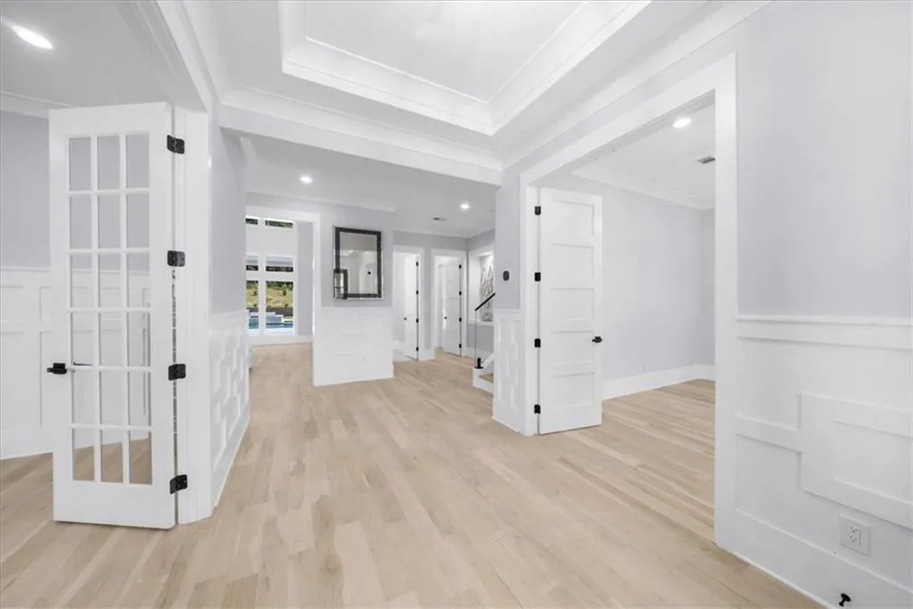 Loganville, Georgia 30052, United States, 5 Bedrooms Bedrooms, ,6 BathroomsBathrooms,Residential,Pending,132195