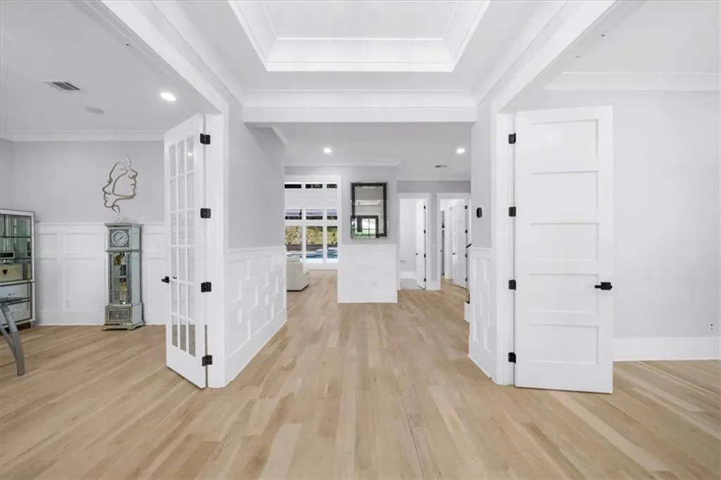 Loganville, Georgia 30052, United States, 5 Bedrooms Bedrooms, ,6 BathroomsBathrooms,Residential,Pending,132195