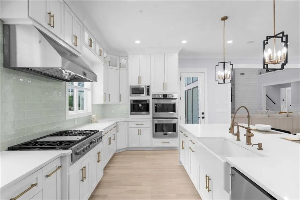 Loganville, Georgia 30052, United States, 5 Bedrooms Bedrooms, ,6 BathroomsBathrooms,Residential,Pending,132195