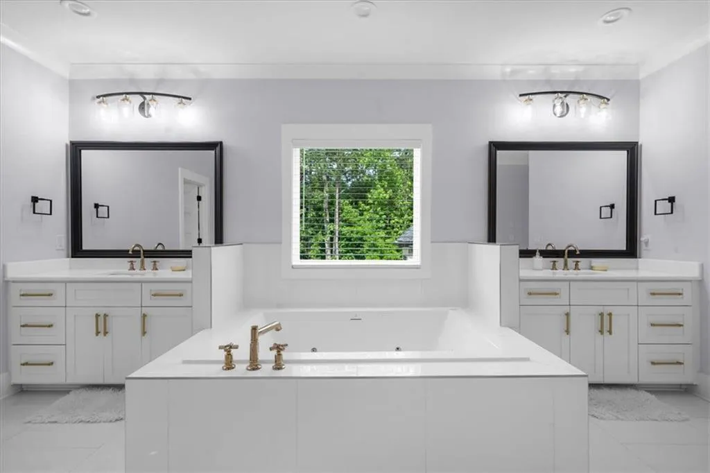 Loganville, Georgia 30052, United States, 5 Bedrooms Bedrooms, ,6 BathroomsBathrooms,Residential,Pending,132195