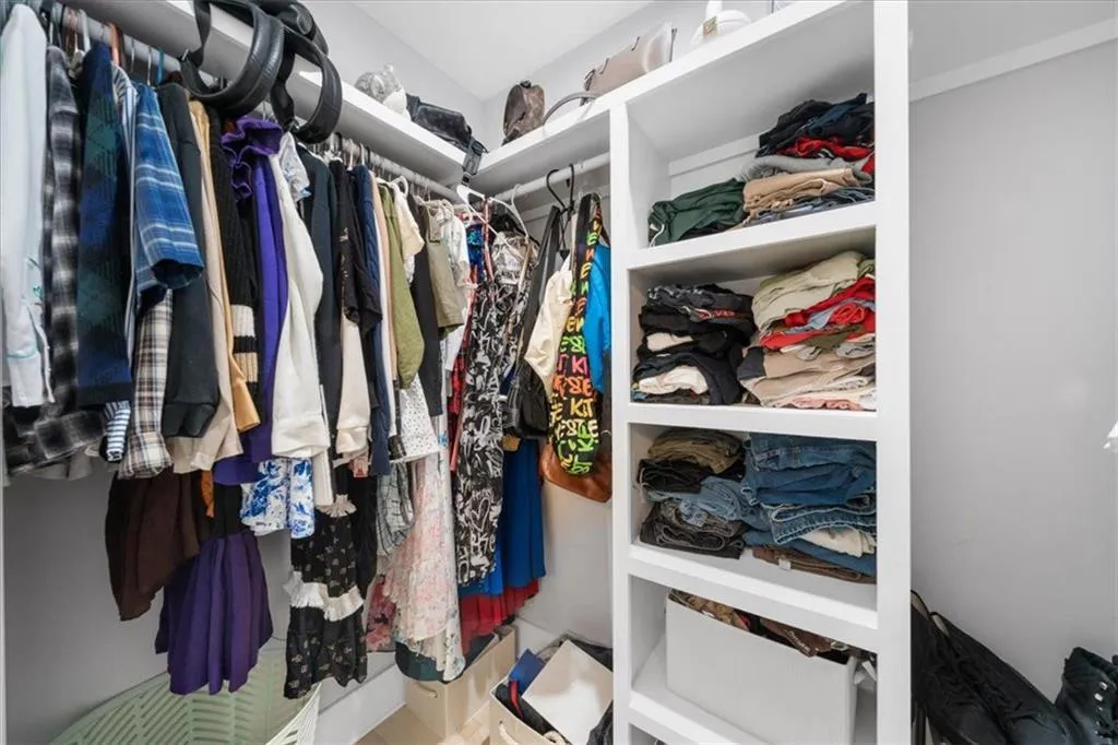 Loganville, Georgia 30052, United States, 5 Bedrooms Bedrooms, ,6 BathroomsBathrooms,Residential,Pending,132195