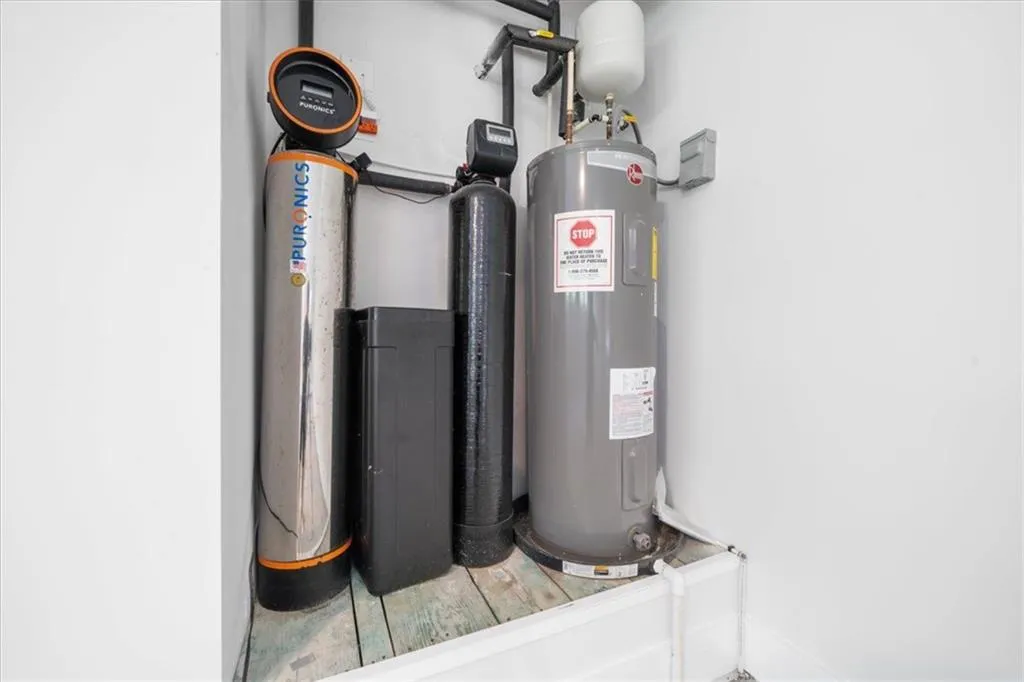 Loganville, Georgia 30052, United States, 5 Bedrooms Bedrooms, ,6 BathroomsBathrooms,Residential,Pending,132195