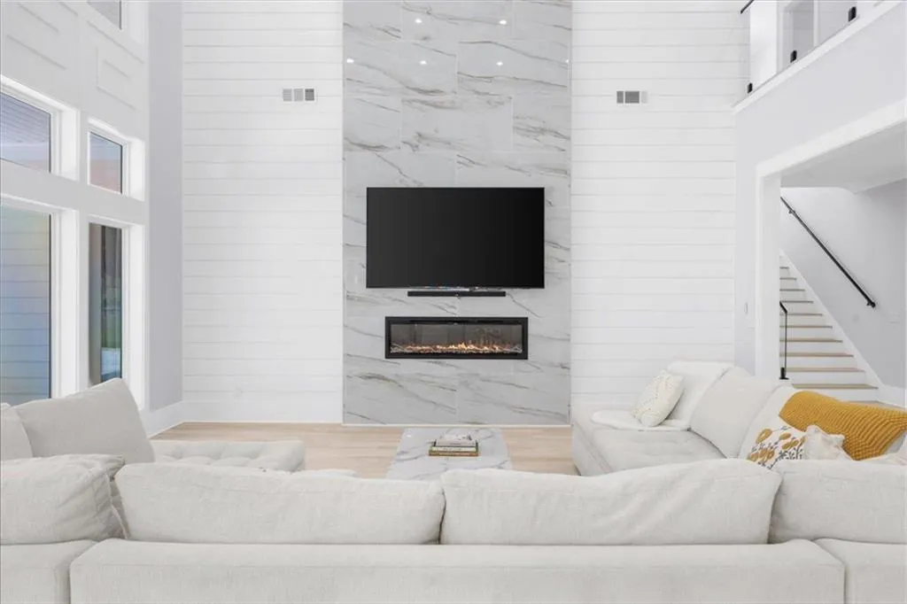 Loganville, Georgia 30052, United States, 5 Bedrooms Bedrooms, ,6 BathroomsBathrooms,Residential,Pending,132195