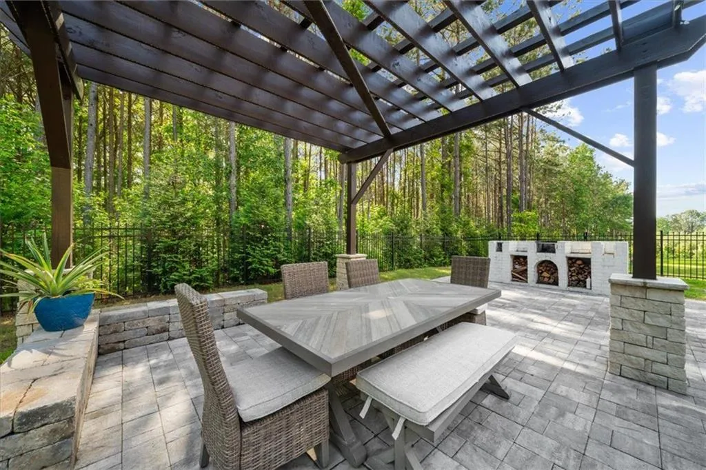 Loganville, Georgia 30052, United States, 5 Bedrooms Bedrooms, ,6 BathroomsBathrooms,Residential,Pending,132195