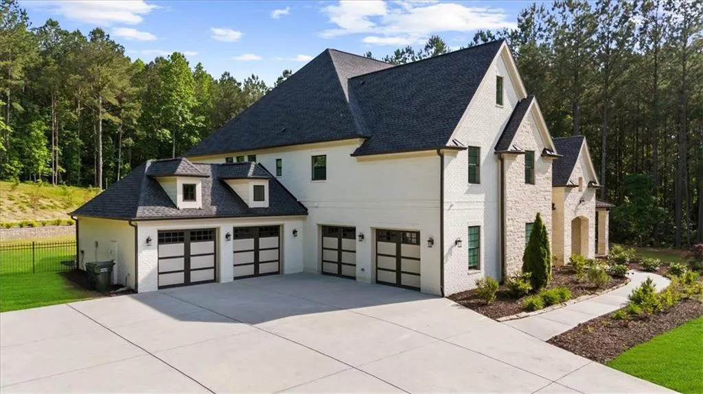 Loganville, Georgia 30052, United States, 5 Bedrooms Bedrooms, ,6 BathroomsBathrooms,Residential,Pending,132195