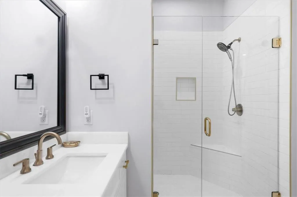 Loganville, Georgia 30052, United States, 5 Bedrooms Bedrooms, ,6 BathroomsBathrooms,Residential,Pending,132195