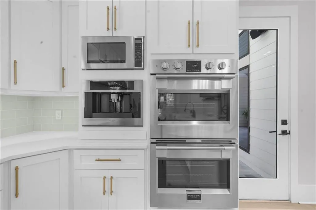 Loganville, Georgia 30052, United States, 5 Bedrooms Bedrooms, ,6 BathroomsBathrooms,Residential,Pending,132195