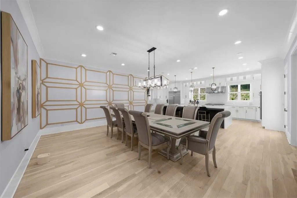 Loganville, Georgia 30052, United States, 5 Bedrooms Bedrooms, ,6 BathroomsBathrooms,Residential,Pending,132195