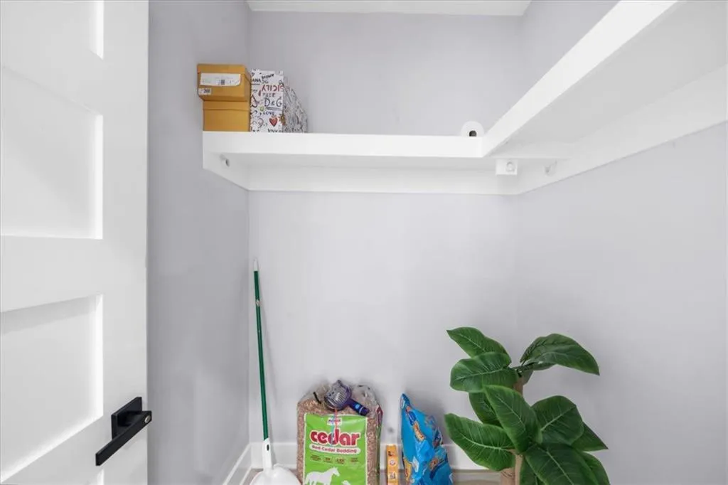 Loganville, Georgia 30052, United States, 5 Bedrooms Bedrooms, ,6 BathroomsBathrooms,Residential,Pending,132195