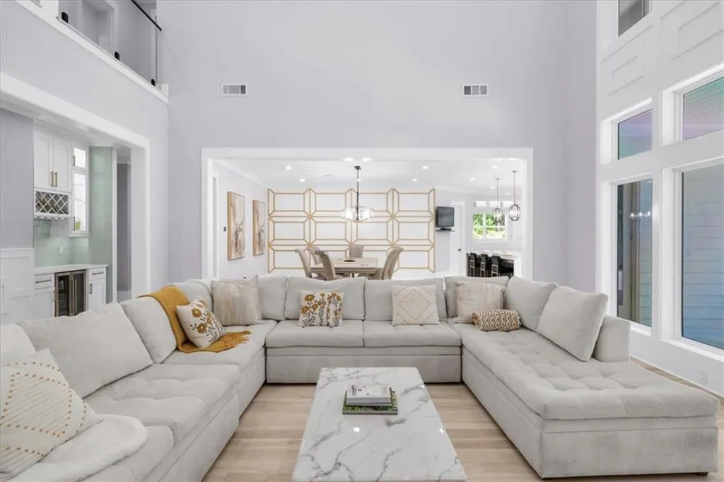 Loganville, Georgia 30052, United States, 5 Bedrooms Bedrooms, ,6 BathroomsBathrooms,Residential,Pending,132195