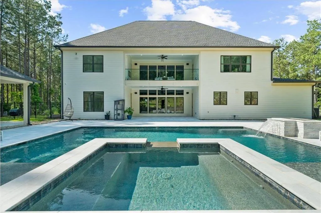 Loganville, Georgia 30052, United States, 5 Bedrooms Bedrooms, ,6 BathroomsBathrooms,Residential,Pending,132195