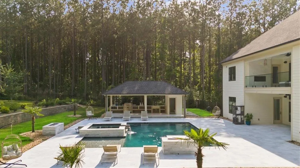 Loganville, Georgia 30052, United States, 5 Bedrooms Bedrooms, ,6 BathroomsBathrooms,Residential,Pending,132195