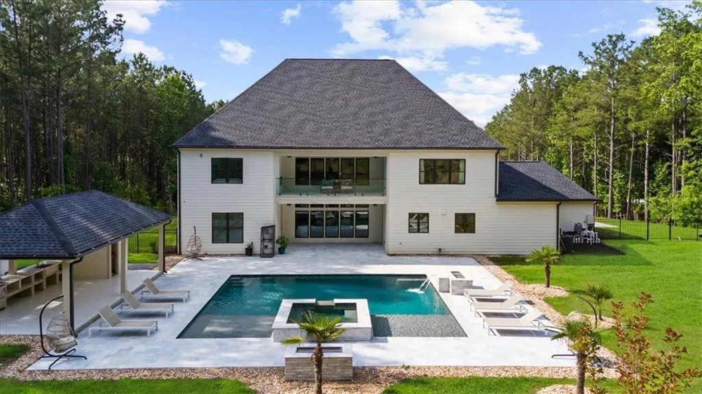 Loganville, Georgia 30052, United States, 5 Bedrooms Bedrooms, ,6 BathroomsBathrooms,Residential,Pending,132195