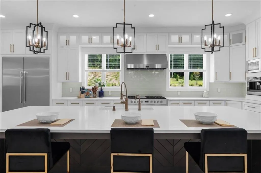 Loganville, Georgia 30052, United States, 5 Bedrooms Bedrooms, ,6 BathroomsBathrooms,Residential,Pending,132195