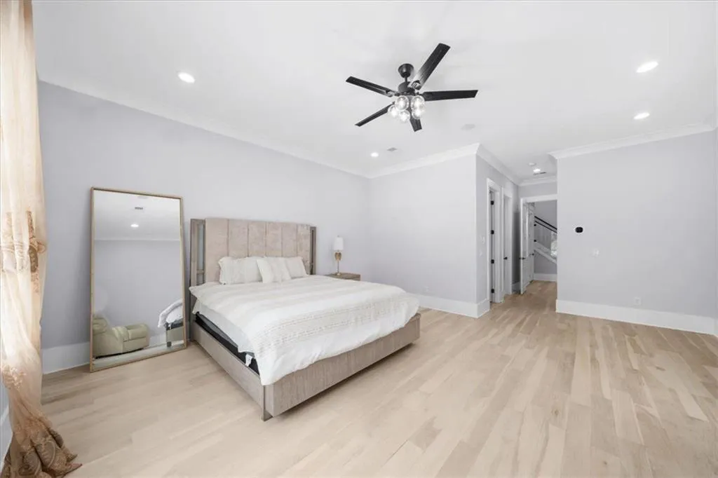 Loganville, Georgia 30052, United States, 5 Bedrooms Bedrooms, ,6 BathroomsBathrooms,Residential,Pending,132195