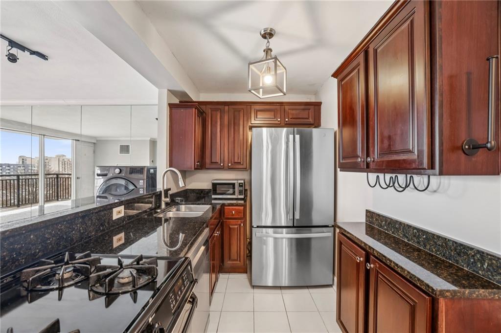 620 Peachtree Street NE 706