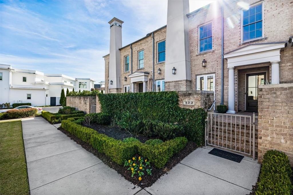 122 Grand Crescent
