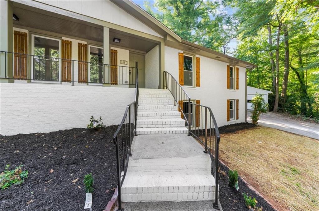 1661 Oak Ridge Circle SW
