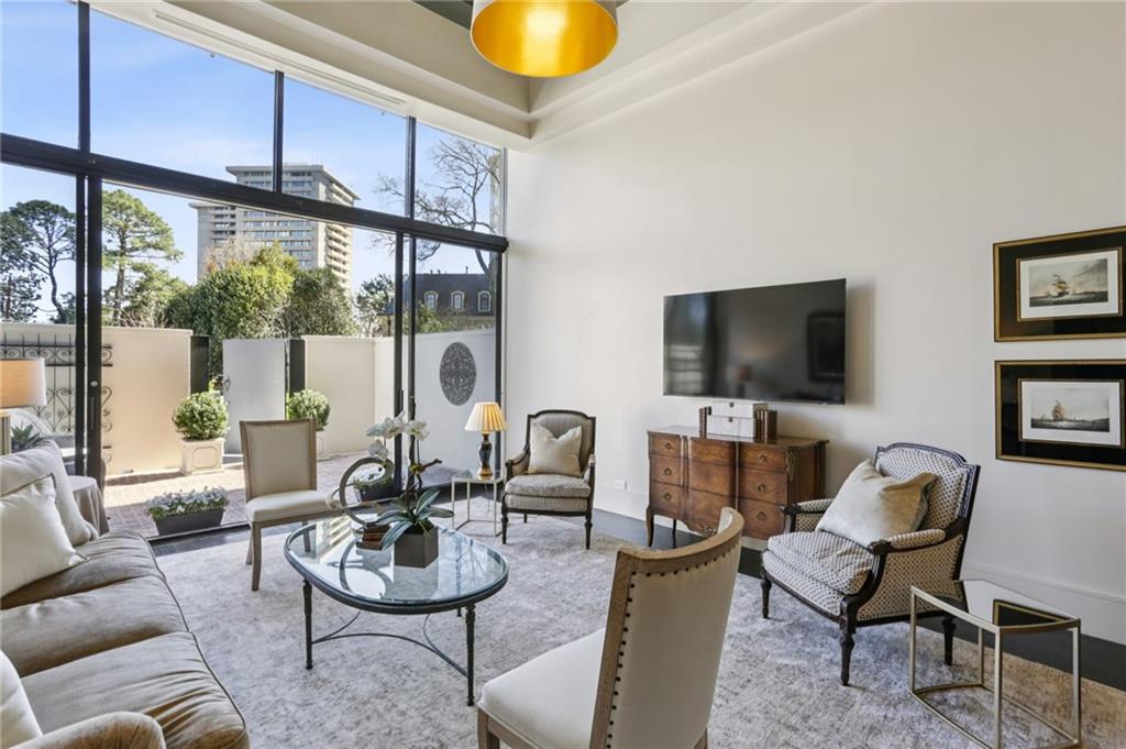 2660 Peachtree Road NW 4G