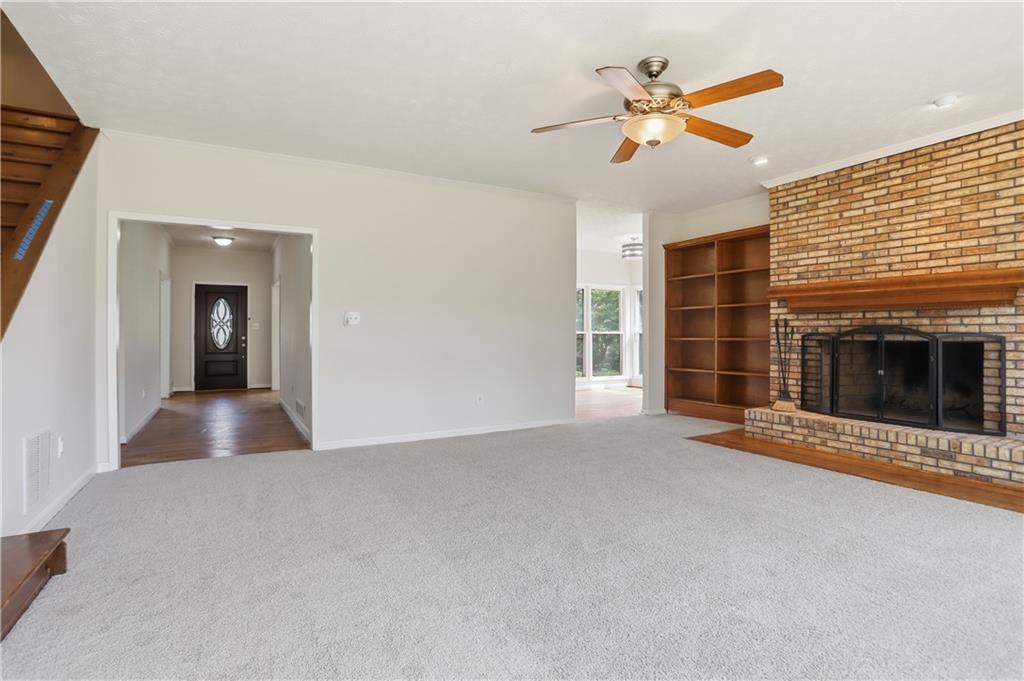 3409 Uncle Genes Way SE