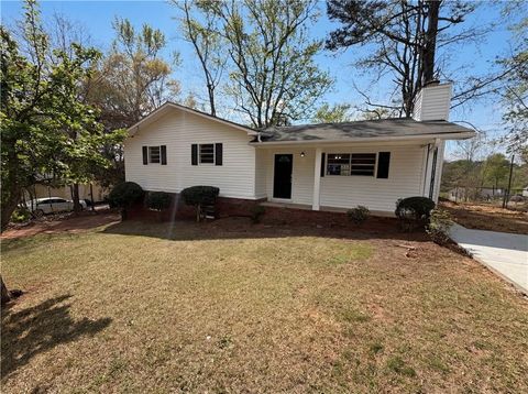 Homes For Sale - 2405 Eric Lane<br/> Douglasville, GA 30135