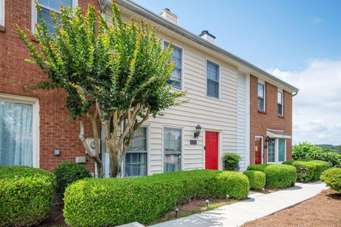 Townhouse For Sale - 197 High Creek Drive<br/> Roswell, GA 30076