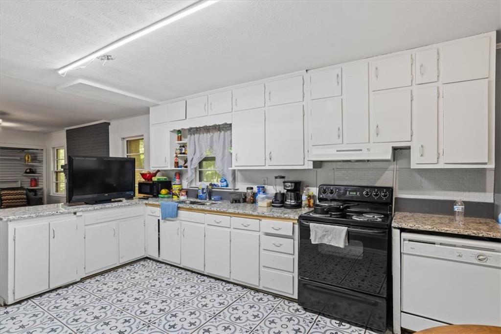 422 White Oak Drive, Lilburn, Georgia image 7