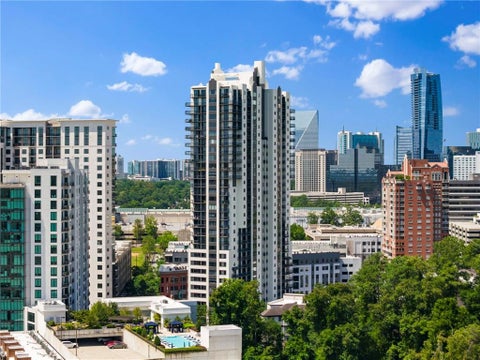 Condo For Sale - 3481 Lakeside Drive #1107<br/> Atlanta, GA 30326