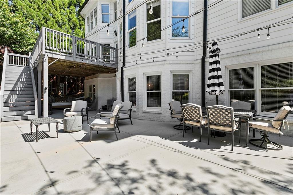 2461 Floral Valley