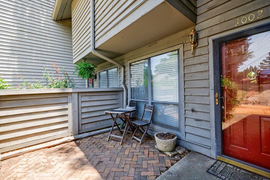 1002 Creatwood Circle SE