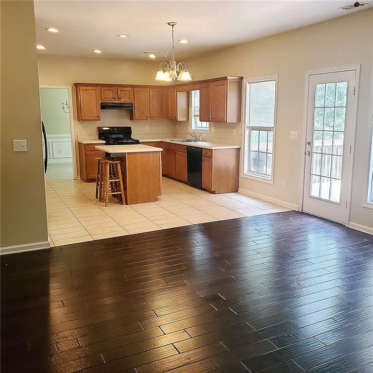 Buford, Georgia 30519, United States, 4 Bedrooms Bedrooms, ,3 BathroomsBathrooms,Residential,Active,180400