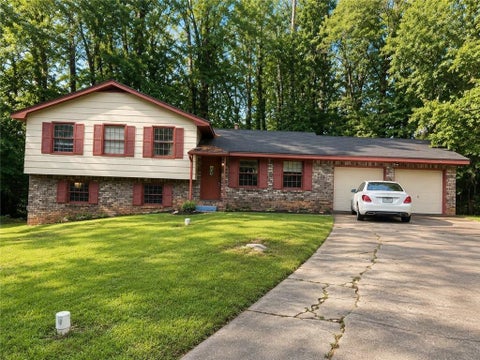 Homes For Rent - 8317 Attica Court<br/> Jonesboro, GA 30238