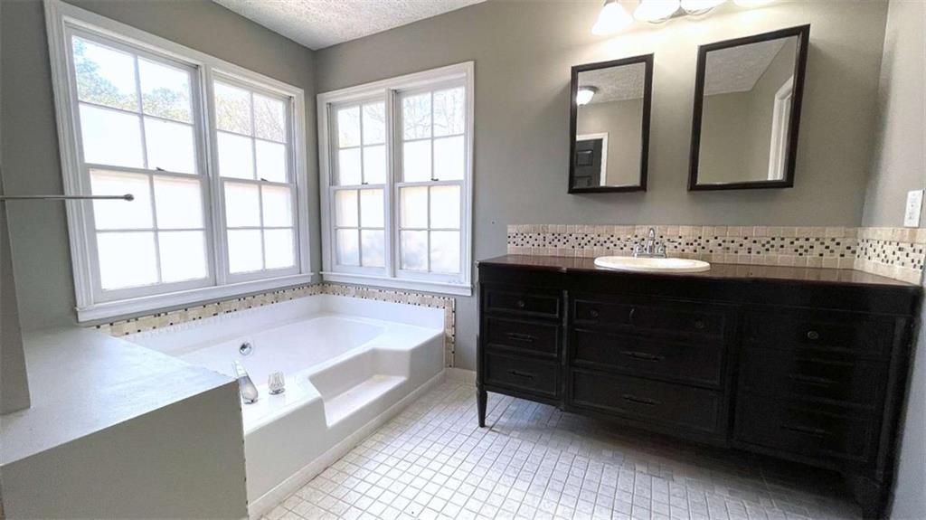 104 Paces Lakes Ridge