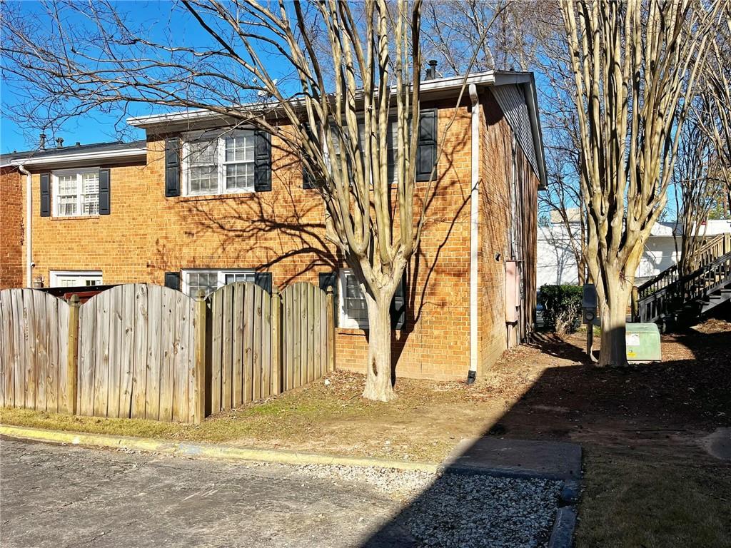 6520 Roswell Road 3