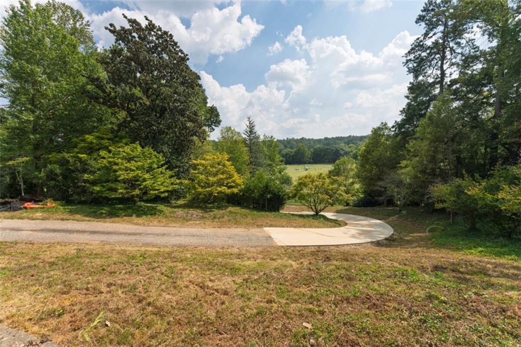 655 Fairfield Road NW