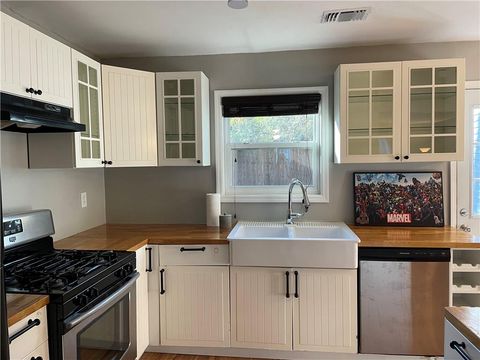 Townhouse For Sale - 3539 Kennesaw Station Drive<br/> Kennesaw, GA 30144