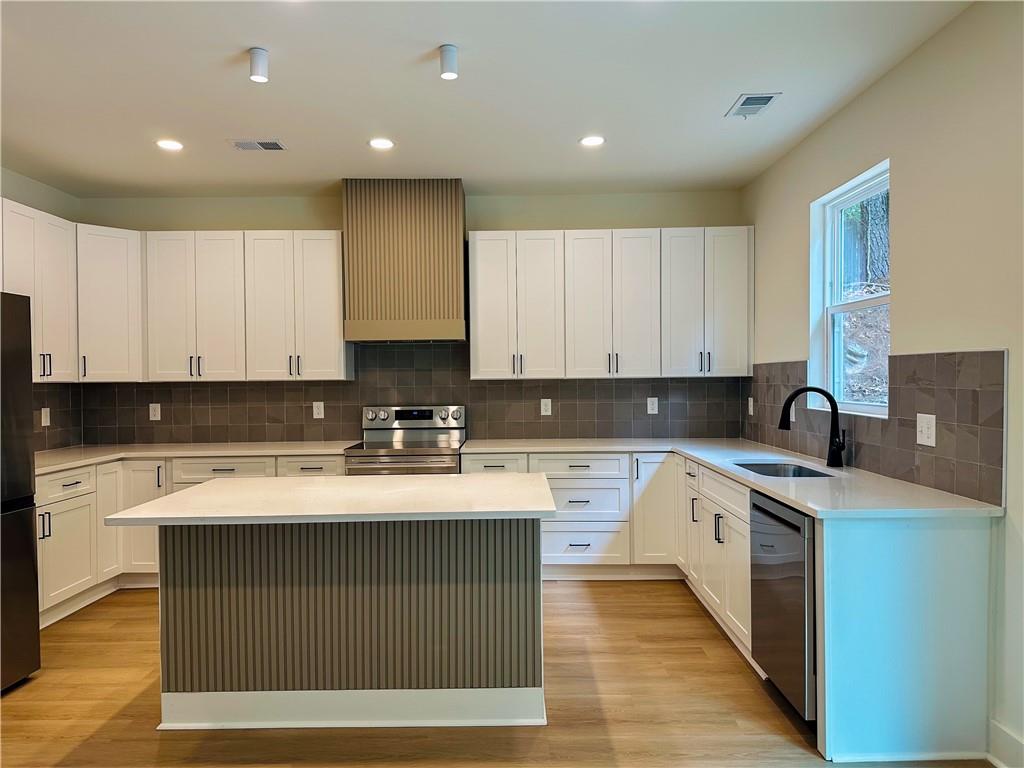 2195 Amberly Glen Way