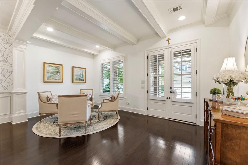 484 Glenmanor Court