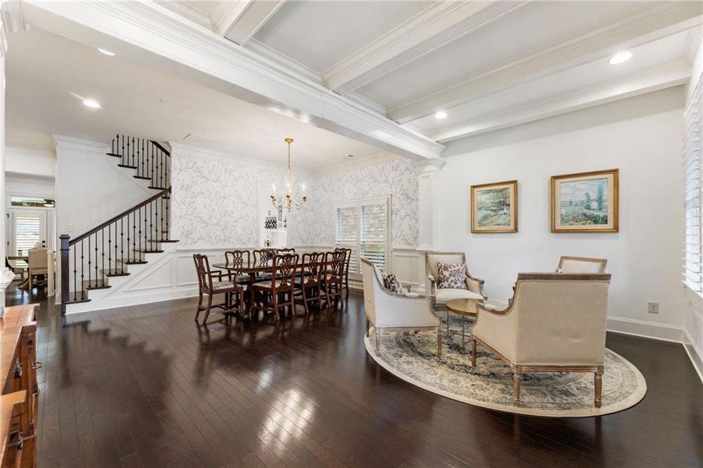 484 Glenmanor Court