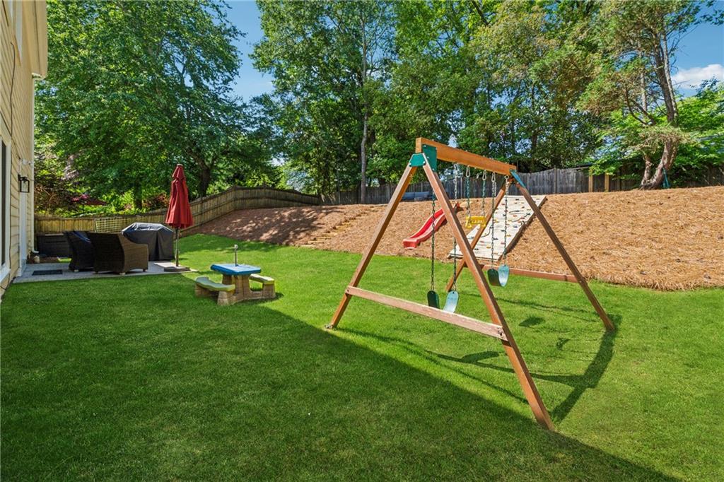 5035 Pattingham Drive, Roswell, Georgia image 28