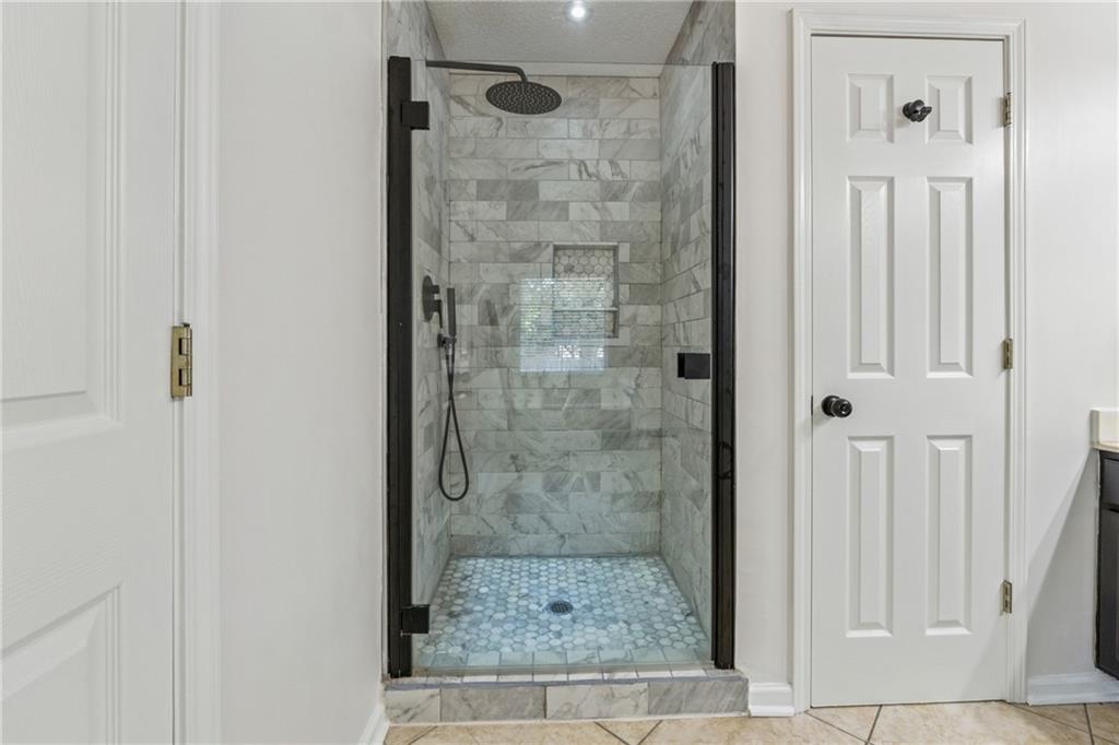 5035 Pattingham Drive, Roswell, Georgia image 21