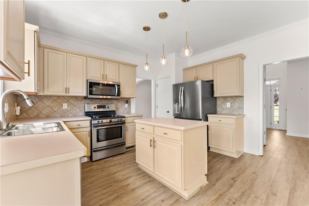 8455 Woodland View Drive