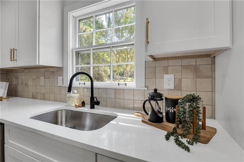 723 Monticello Way SE